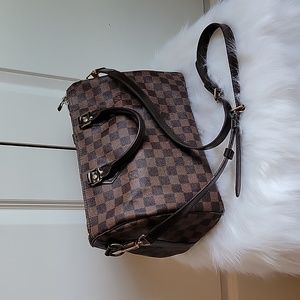 $700 (without strap) LOUIS VUITION SPEEDY 30 DAMIER EBENE or $950 w/Orig. Strap